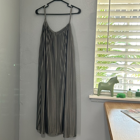 Three colors available; blue, grey and orange. - Picture 3 of 3